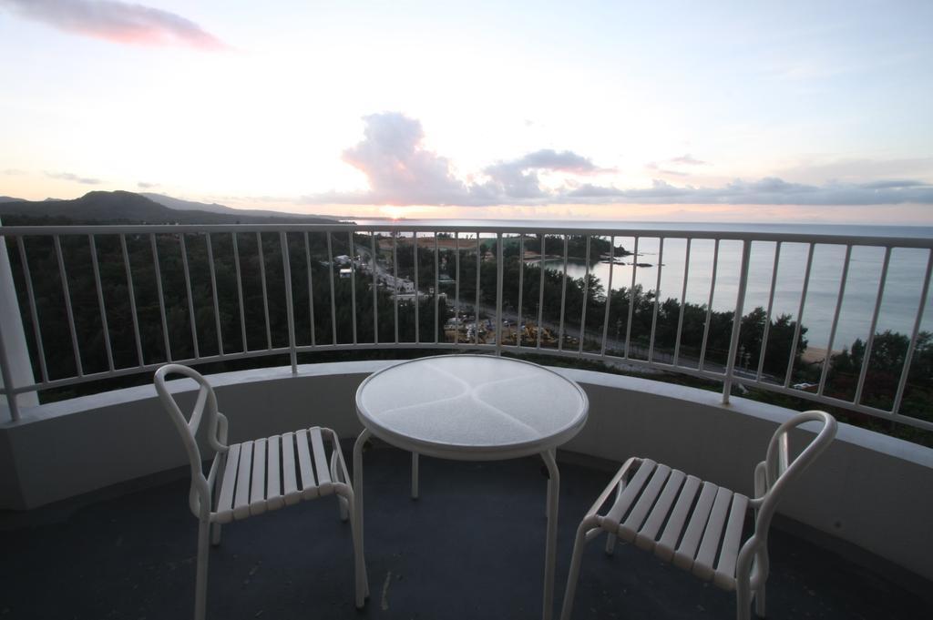 Okinawa Kariyushi Beach Resort Ocean Spa Onna Kültér fotó